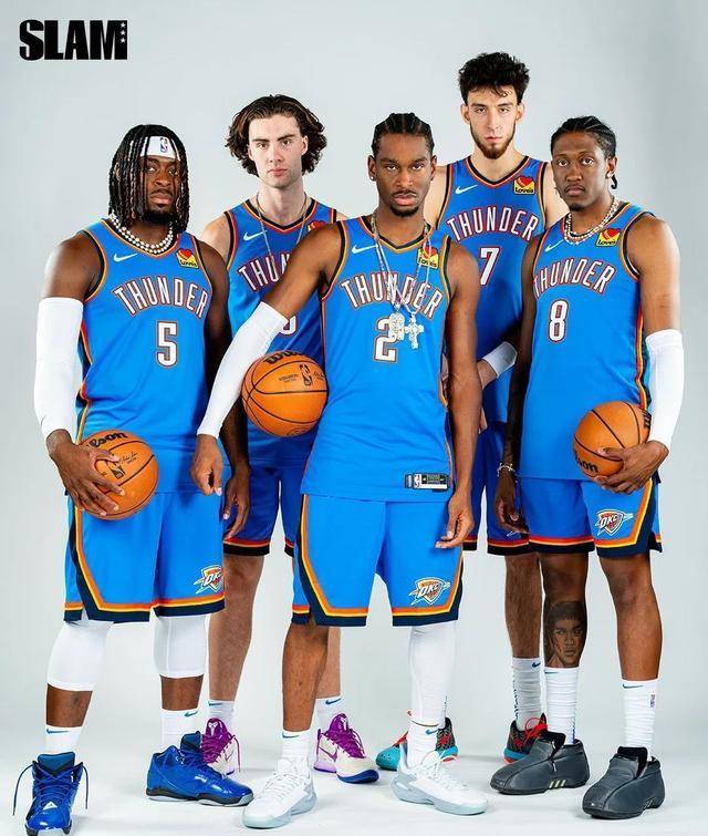 江苏节日！苏超决赛赛前南通队球迷场外集结为球队助威（江苏沸腾！苏超决赛前南通球迷场外集结为球队呐喊助威）