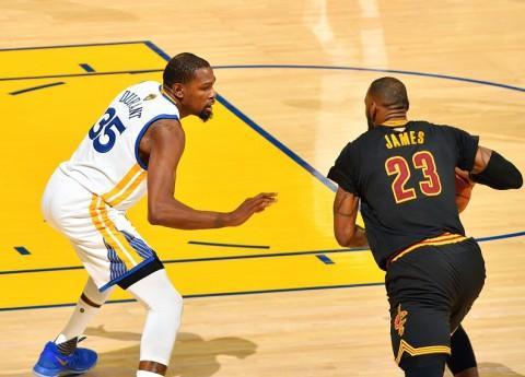 前15轮德甲凯恩6次当选全场最佳，比其他球员至少多3次（德甲前15轮：凯恩6次当选全场最佳，领先其他球员至少3次）