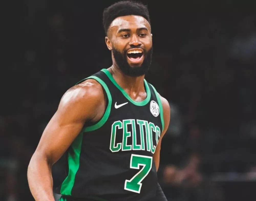 数说真相 ｜ 三战轰下90分渐入佳境！詹姆斯爆发接管湖人并非偶然（数据揭秘：三战合砍90分状态回升，詹姆斯接管湖人并非偶然）