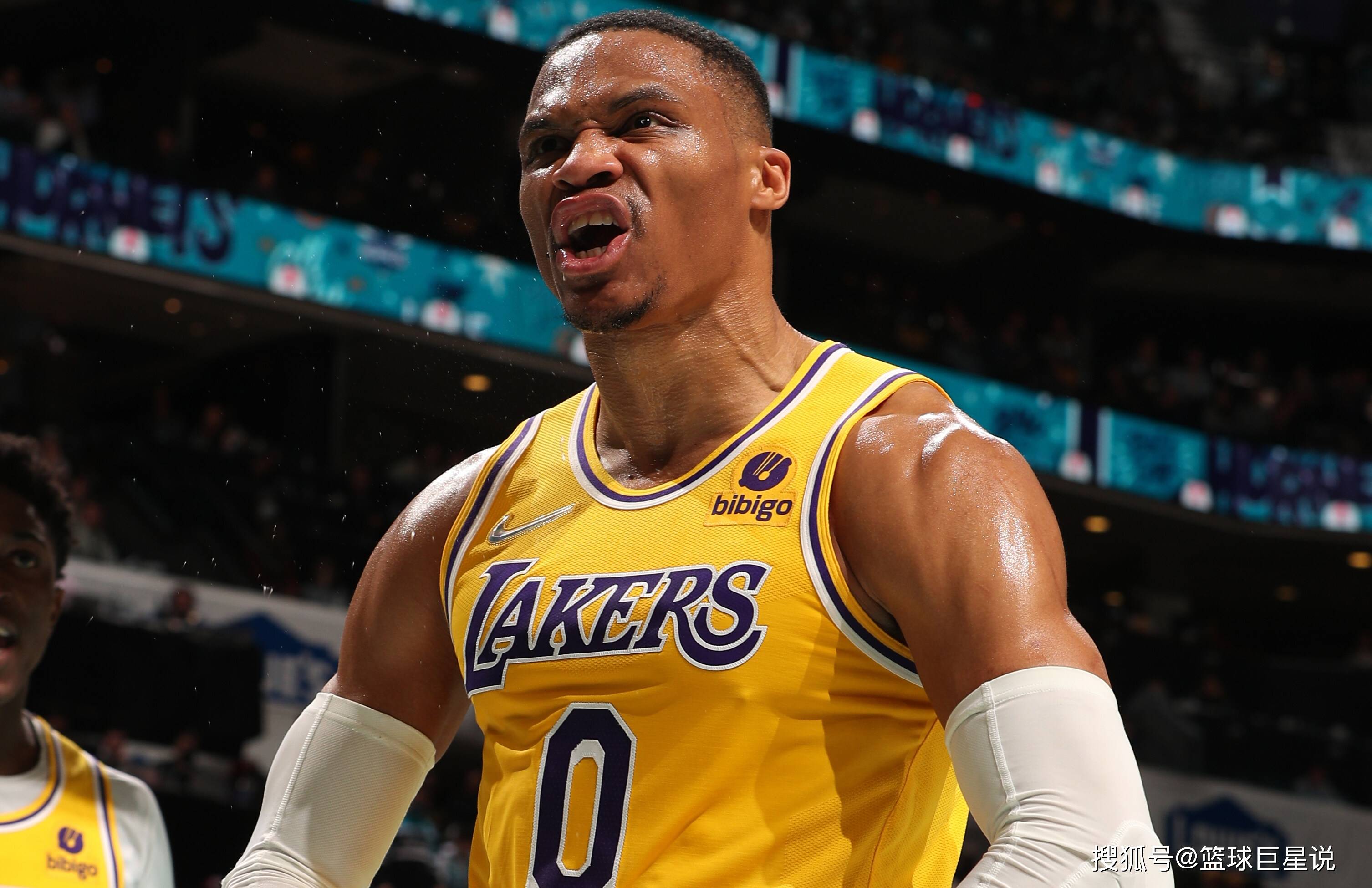 战术大师阿隆索巧解贝林厄姆定位难题，皇马中场重焕新生（阿隆索以战术妙招化解贝林厄姆位置困扰，皇马中场焕发新活力）