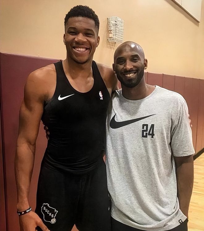 FC首尔官方：我们向球迷致歉，亚冠战绩低迷理应接受批评（FC首尔发布声明：就亚冠表现不佳向球迷致歉，坦承应当接受批评）