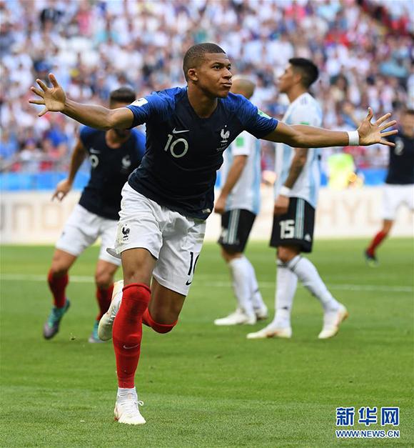 基耶萨：马尔蒂尼是意大利历史最佳；弗林蓬是最快的队友（基耶萨称马尔蒂尼为意大利史上最佳，盛赞弗林蓬速度最快）