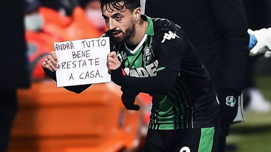 至少缺席三个月！国米官方：邓弗里斯已接受左脚踝稳定手术（国米官宣邓弗里斯接受左踝稳定手术，至少休战三个月）