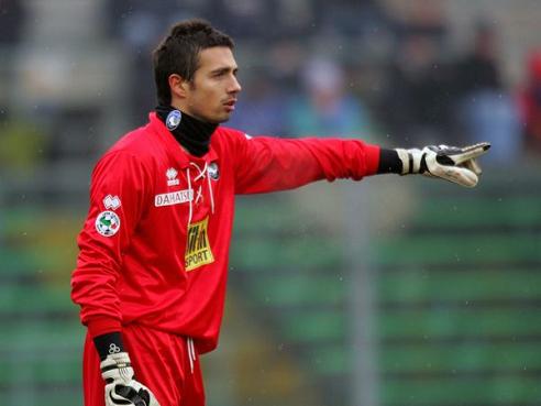 亚洲杯出线生死战，中国香港足总开出100万港币的赢球奖金（亚洲杯出线关键战，中国香港足总祭出100万港币赢球奖）