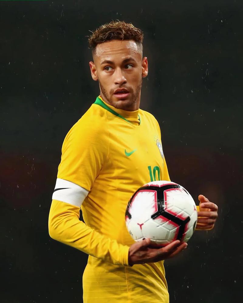 莫里斯强势回归，球队领袖再显神威（莫里斯王者归来，球队核心再度发威）