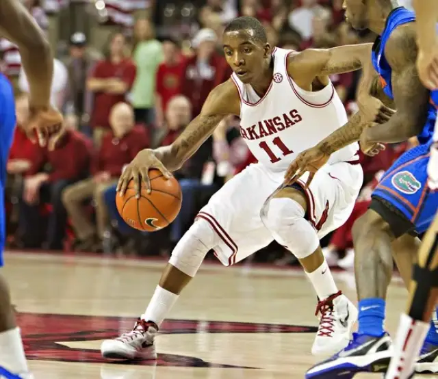 12月10日！欧冠英冠等比赛开打！会有冷门吗？（12月10日欧冠、英冠等赛事打响，冷门会不会来袭？）