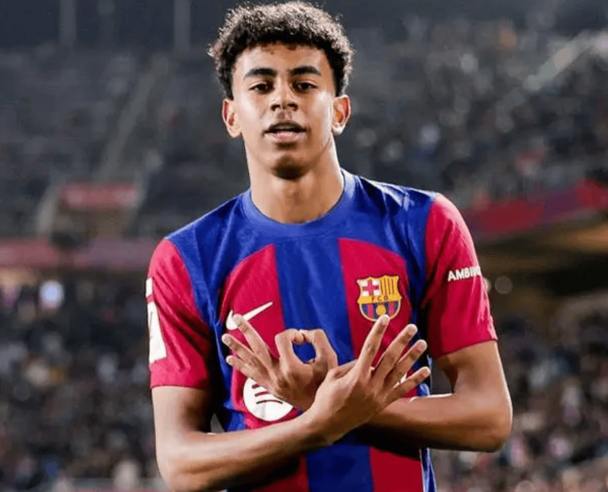 华子：如有看到芬奇对裁判2次冲锋可能会阻止他 但爱死他的操作了（华子：若亲眼见芬奇两度冲向裁判我可能会拦住他，但真的喜欢他的举动）