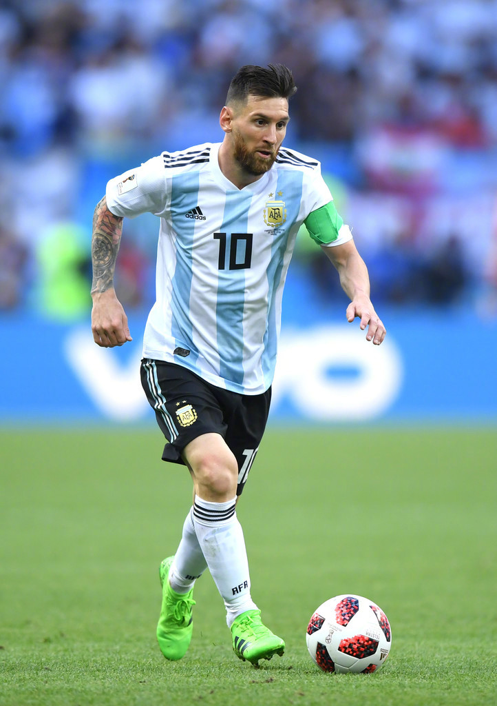 特雷·杨本赛季出战时老鹰2胜5负，缺席时13胜10负（本季老鹰在特雷·杨出场时仅2胜5负，缺阵时反而13胜10负）