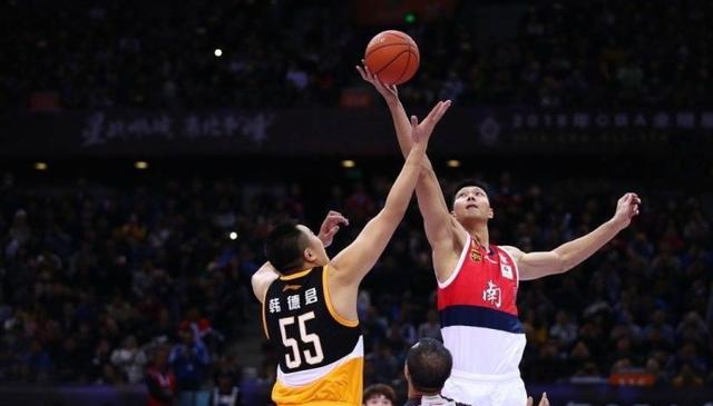 斯洛特：阿诺德对利物浦而言很特别，每次见到他我都会拥抱他（斯洛特：阿诺德之于利物浦意义非凡，每次见到他我都会给他一个拥抱）