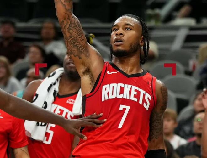 3C：退役三天前我和莱万说不想再为任何球队踢球，除非是巴萨（3C：退役前三天我告诉莱万，除了巴萨，我不会再为任何球队效力）