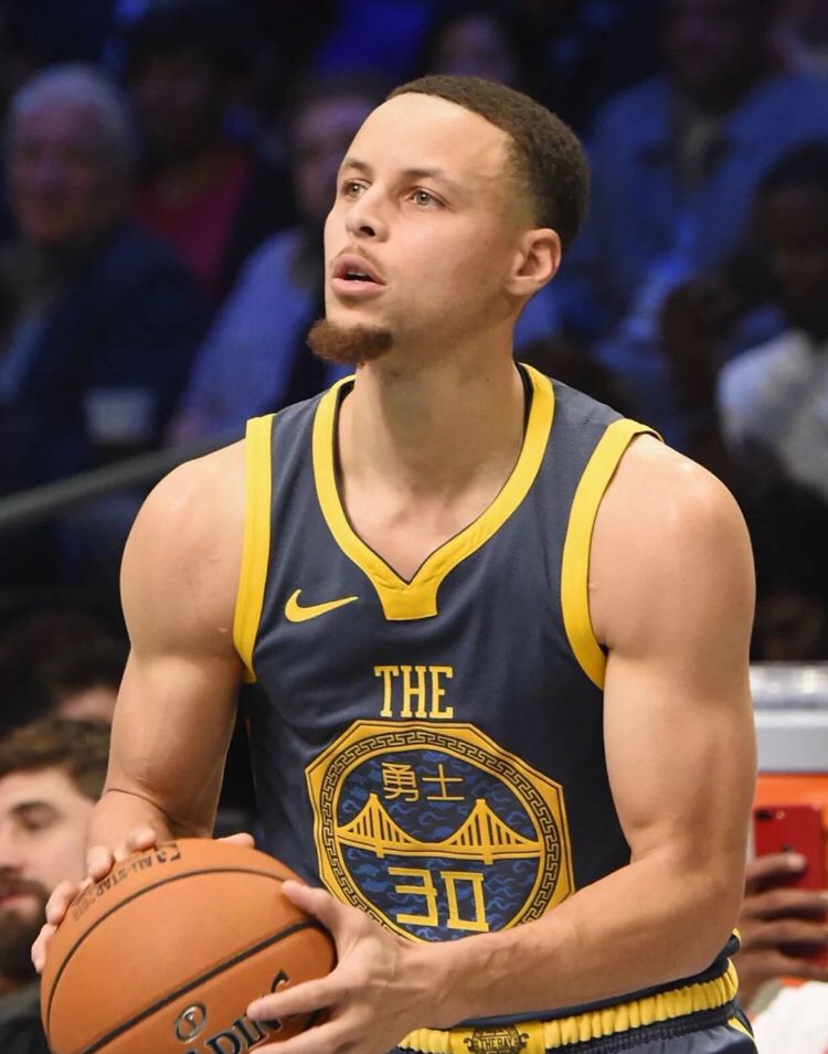 中足联细化“观众不当行为”细则：赛区将对球迷不当行为负责（中足联完善观众不当行为细则：赛区需对球迷不当举动负责）