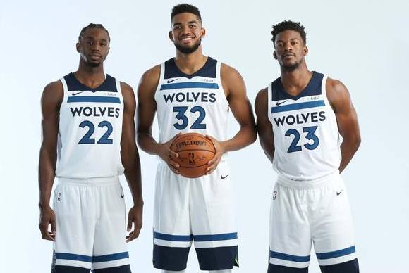 科尔：梅尔顿会频繁出现在收官阵容中，他能打两个后卫位置（科尔：梅尔顿将经常进入收官阵容，能胜任一、二号位）